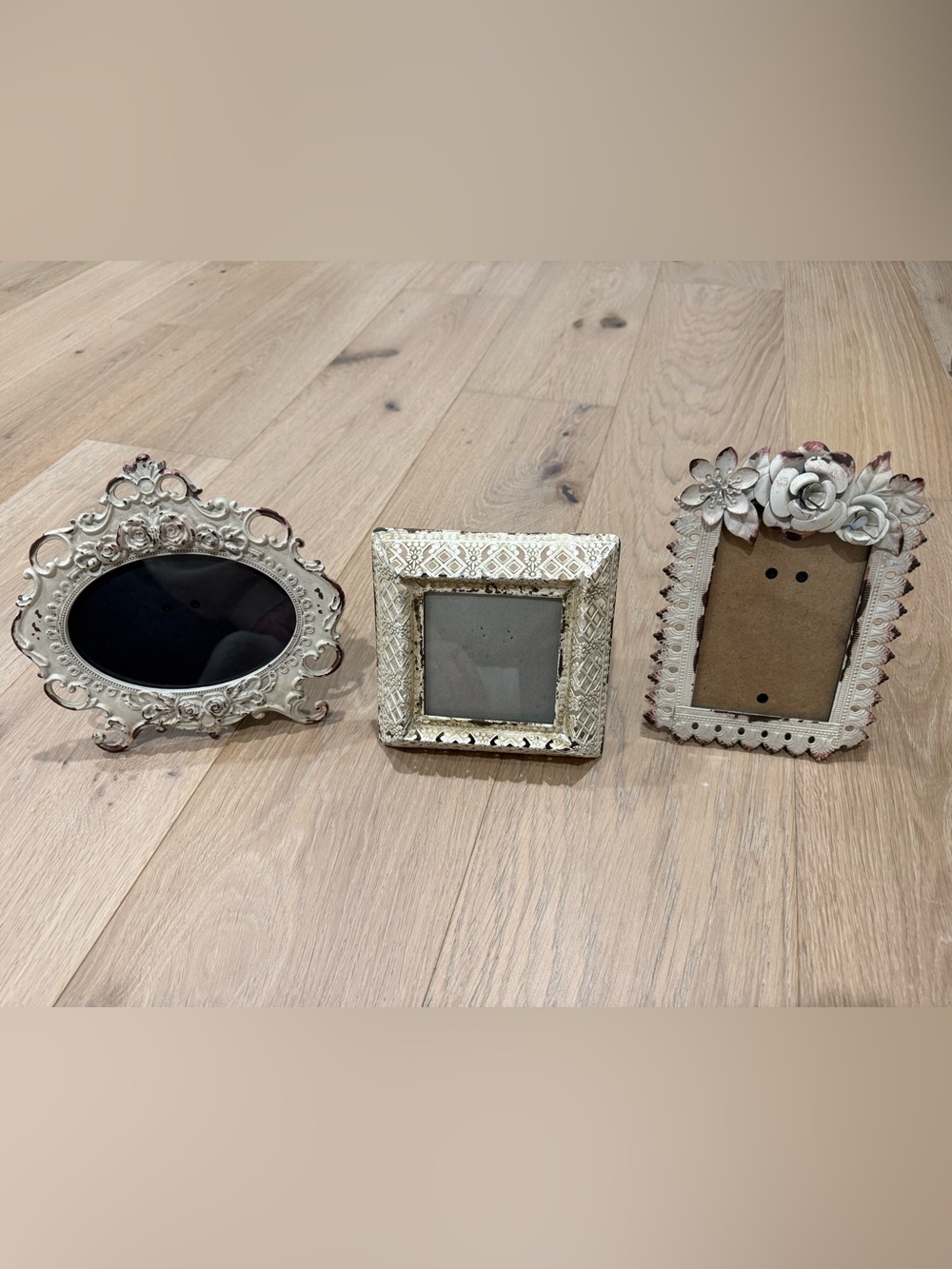 3 Vintage-Style Photo Frames